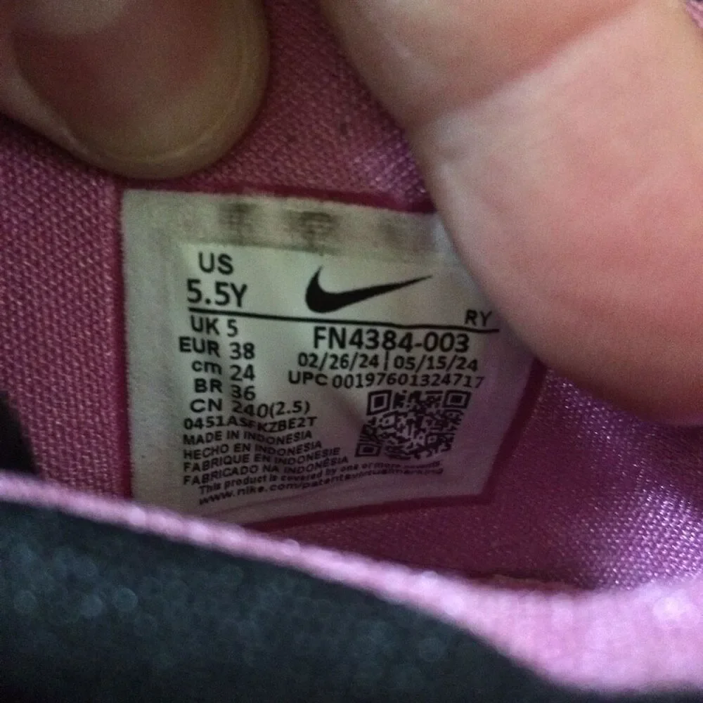 Nike kids isofly